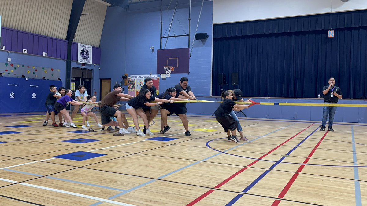 LorenaHenry17's tweet photo. Way to go 2nd grade!! You all rocked tug of war💪🏼 https://t.co/qmyZFdejw6