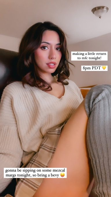 see yall at 8 💛 https://t.co/FyWczcQG6K