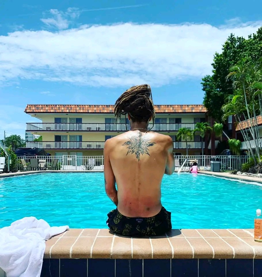 Some moments are meant to be relived ✅ 

#zenmoments #sarasotaflorida #jahlives #callingrastafari #pooltime