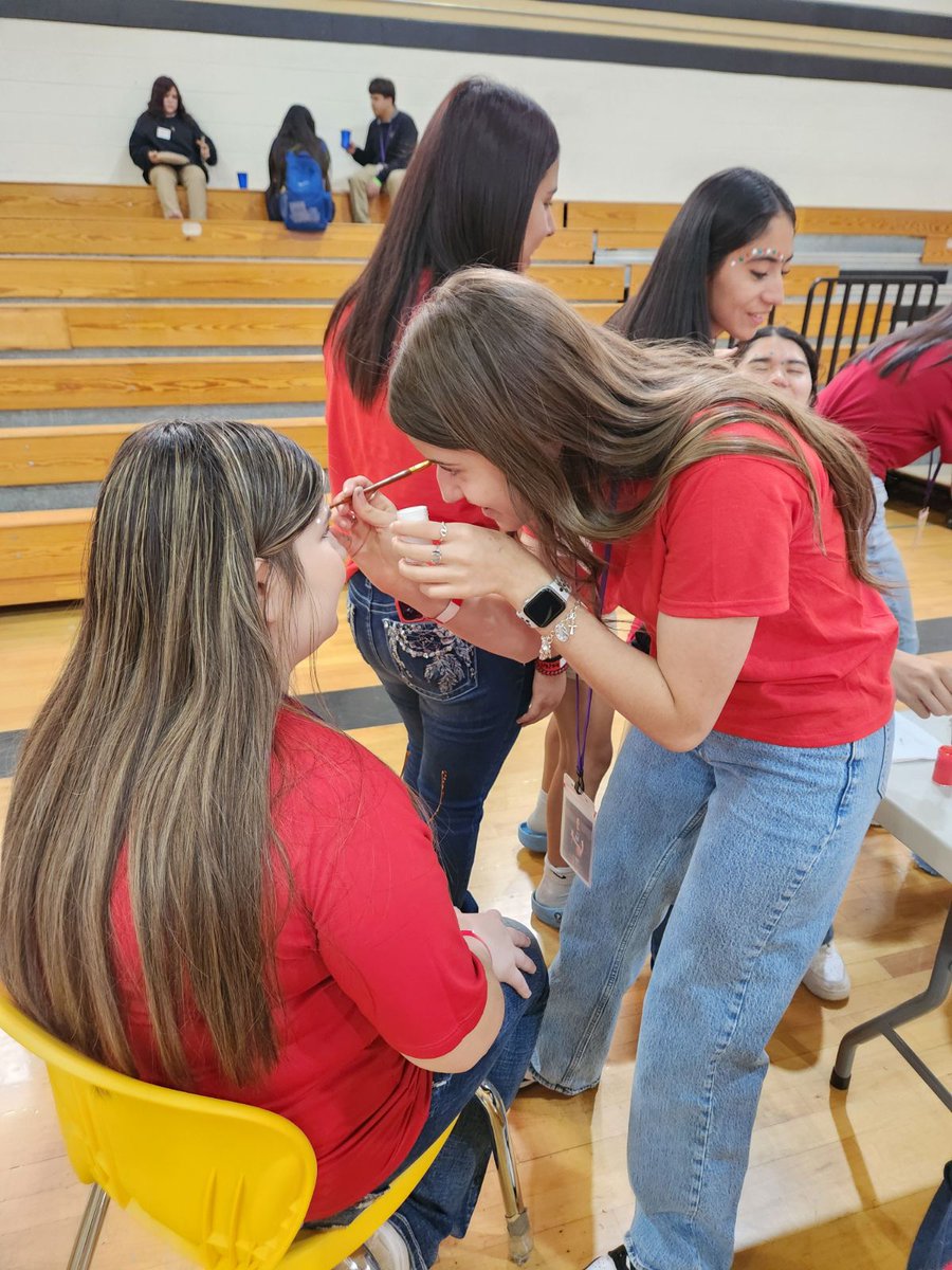 EcisdLote's tweet photo. Wilson &amp; Young celebrating 5 de mayo! 🥳 https://t.co/xuIDIs1MWX
