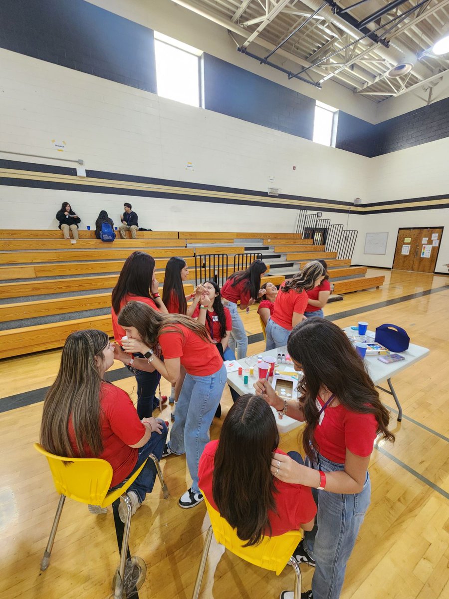 EcisdLote's tweet photo. Wilson &amp; Young celebrating 5 de mayo! 🥳 https://t.co/xuIDIs1MWX
