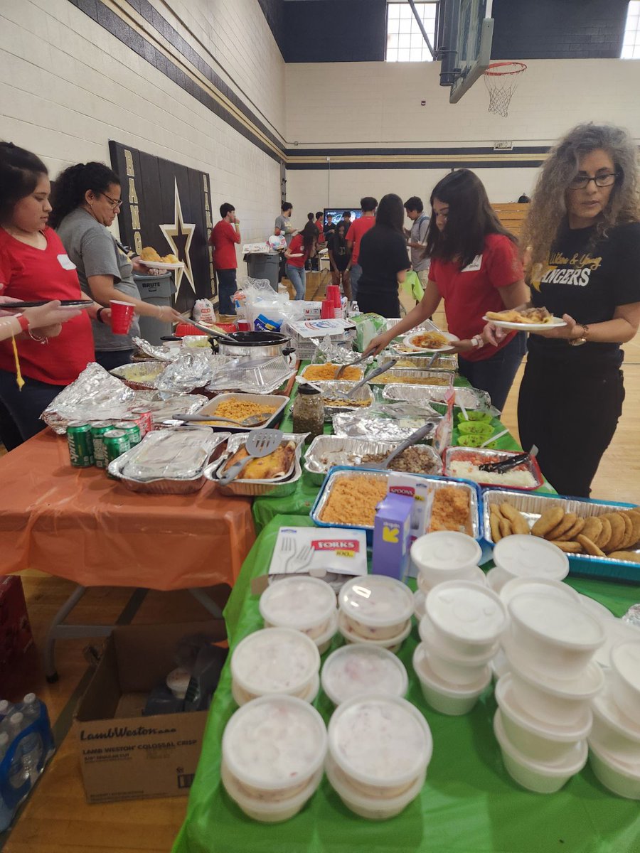 EcisdLote's tweet photo. Wilson &amp; Young celebrating 5 de mayo! 🥳 https://t.co/xuIDIs1MWX