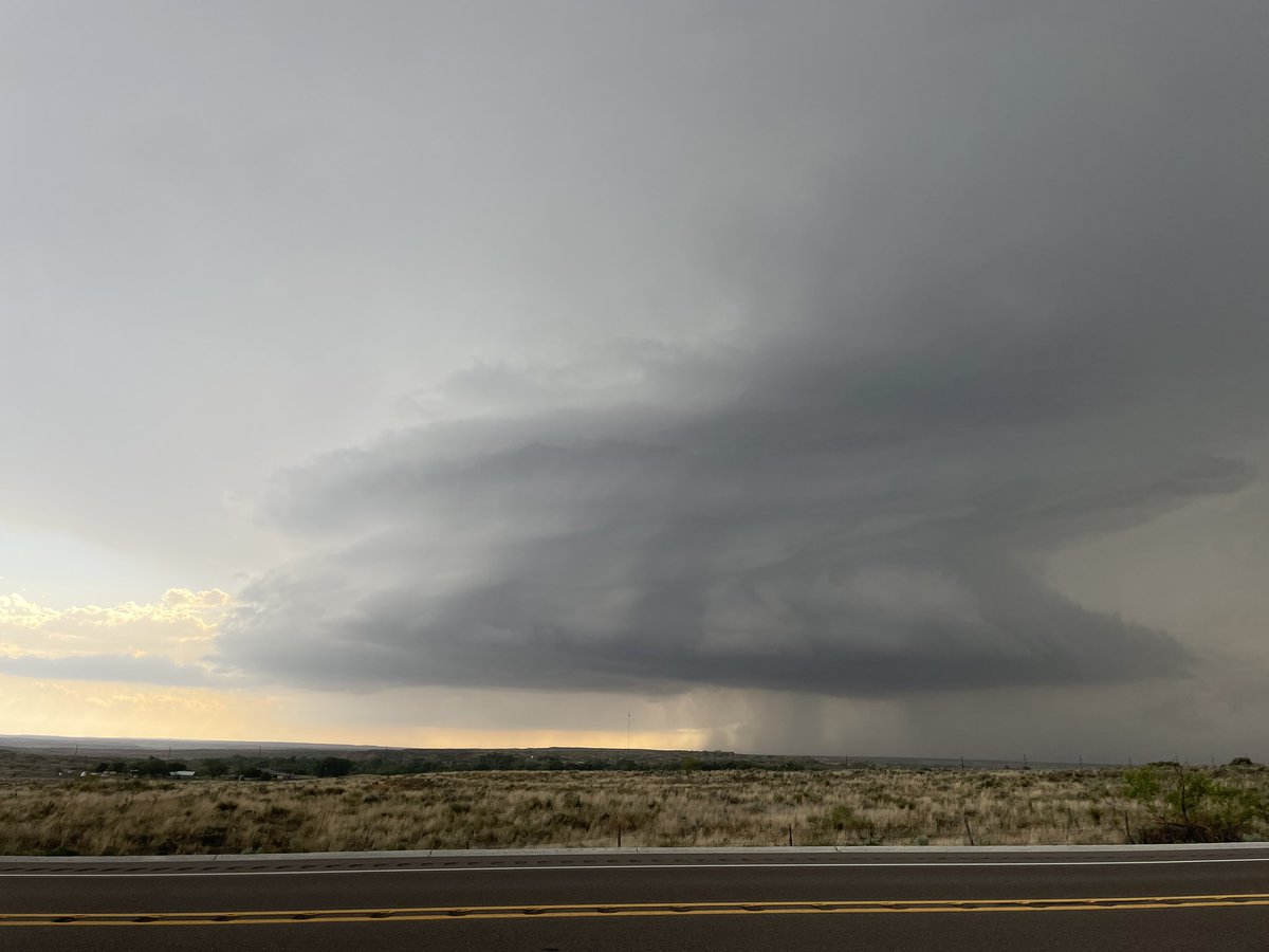 DalhartWX's tweet image. Storm south of #Channing - got a go view of the base 6:18pm #phwx #txwx @NWSAmarillo