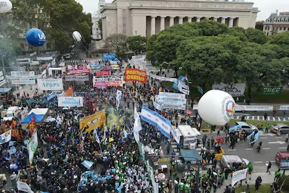 ElCiudaArg's tweet photo. #Argentina. #AjustesDeMilei
Los gremios que adhieren al paro del 9 de Mayo, son #ATE #UPCN #CGT se sumará la #CTA de #HugoYasky, que ya confirmó su acompañamiento en la movilización y el ala disidente de la #UTA
https://t.co/aC0VKMV9DK https://t.co/JpI2bMDoGT