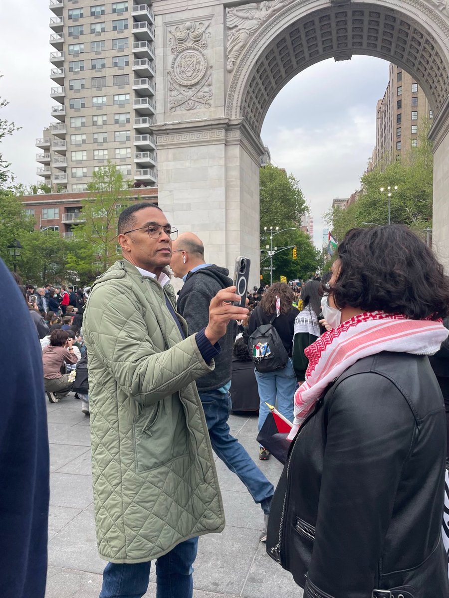 Don Lemon out in WSQ harassing anti Zionist Jews and pro Palestinian students on Shabbat. Pathetic vibes.