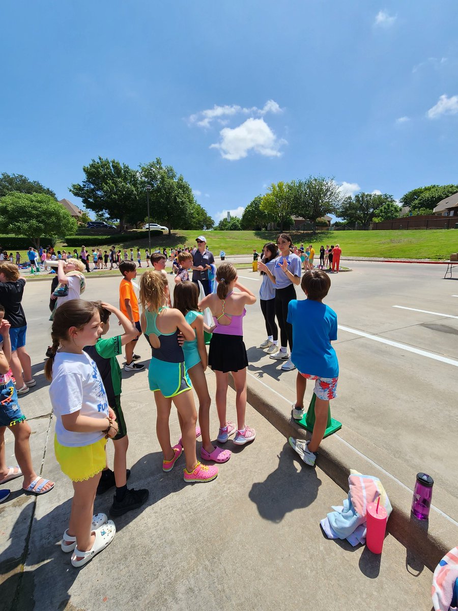 LadyHawksSquad's tweet image. The Lady Hawks had a blast at Hicks Elementary Field Day! Thanks for having us and we can't wait to come back next year! #futureHawks #HPND
