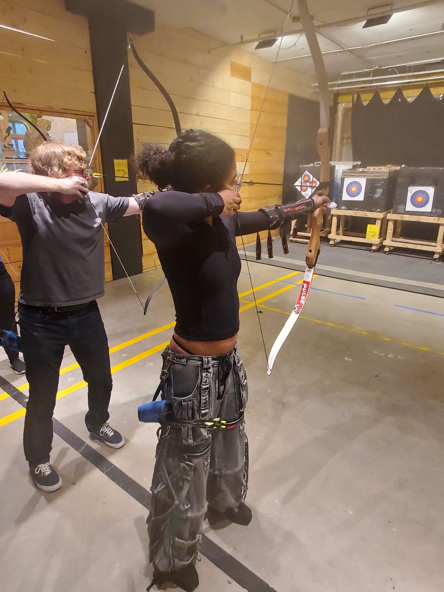 Archery date is surprisingly anime, especially with my girlfriend almost constantly hitting bullseye. For her first time, her accuracy was insane. It's the sexiest she's been wearing normal clothes.