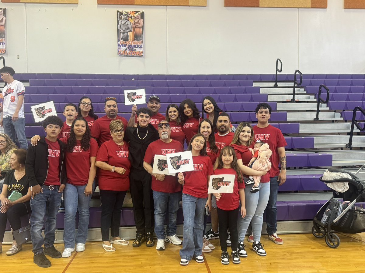 EHSoccerENGLAND's tweet photo. Congratulations Michael on signing to play at the University of Houston Victoria. Wishing you all the best. A shout out to the SISD PR dept for attending an recognizing our athletes. https://t.co/VZtHdtcoP4