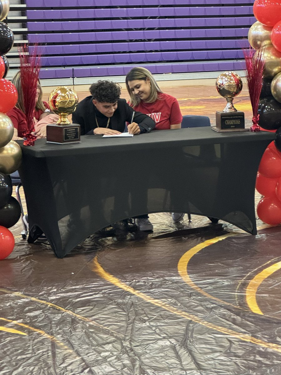 EHSoccerENGLAND's tweet photo. Congratulations Michael on signing to play at the University of Houston Victoria. Wishing you all the best. A shout out to the SISD PR dept for attending an recognizing our athletes. https://t.co/VZtHdtcoP4