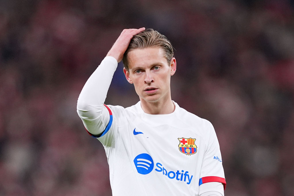 FabrizioRomano's tweet photo. 🔴🇳🇱 Ten Hag on failed Frenkie de Jong deal in 2022: "The plan was to play Frenkie and Casemiro, as I'm sure they would have been very complementary".

"To play the Ajax style, you need this type of player", told Sky. https://t.co/lwUMBhUSxV