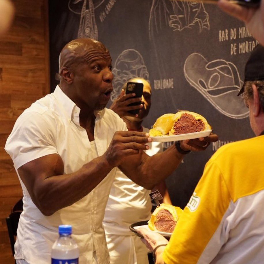 DO NADA? Terry Crews, de 'Todo Mundo Odeia o Chris', tá visitando o Mercadão de São Paulo 🗣️