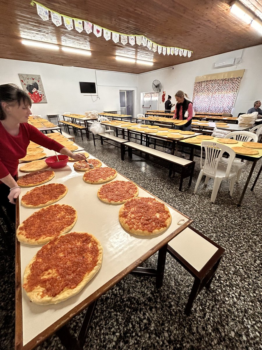 Y se fueron las mas de 300 pizzas en la segunda del año de clásicas de los primeros viernes del mes de la cooperadora de la escuela…

Gracias a todos por colaborar! 🙌