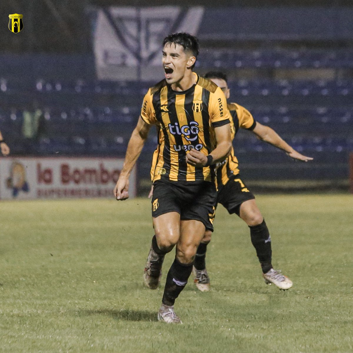ClubGuarani's tweet photo. 🏆#AperturaAPF2024 | Fecha 16🗓️

¡Cerramos la semana con 𝐕𝐈𝐂𝐓𝐎𝐑𝐈𝐀 𝐀𝐔𝐑𝐈𝐍𝐄𝐆𝐑𝐀𝐀!🟡⚫️

Sportivo Ameliano 0 - 3 #GUARANI🏹  

⚽️70' Richard Prieto
⚽️72' Adrián Alcaraz 
⚽️90+3' César Miño

#VamosAborigen https://t.co/mZTiUjkHFR
