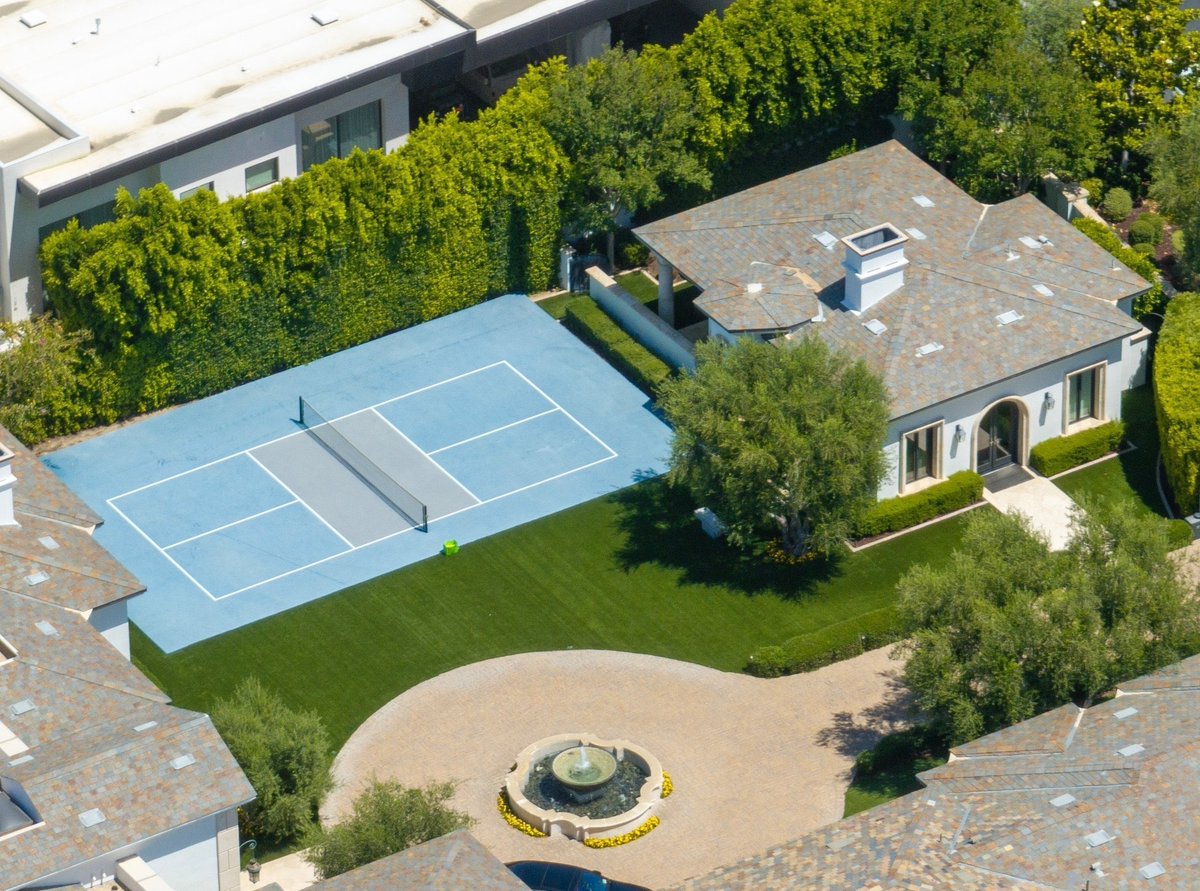 MANSÃO! Imagens da casa de Justin Bieber e Hailey Bieber em Indio, CA.