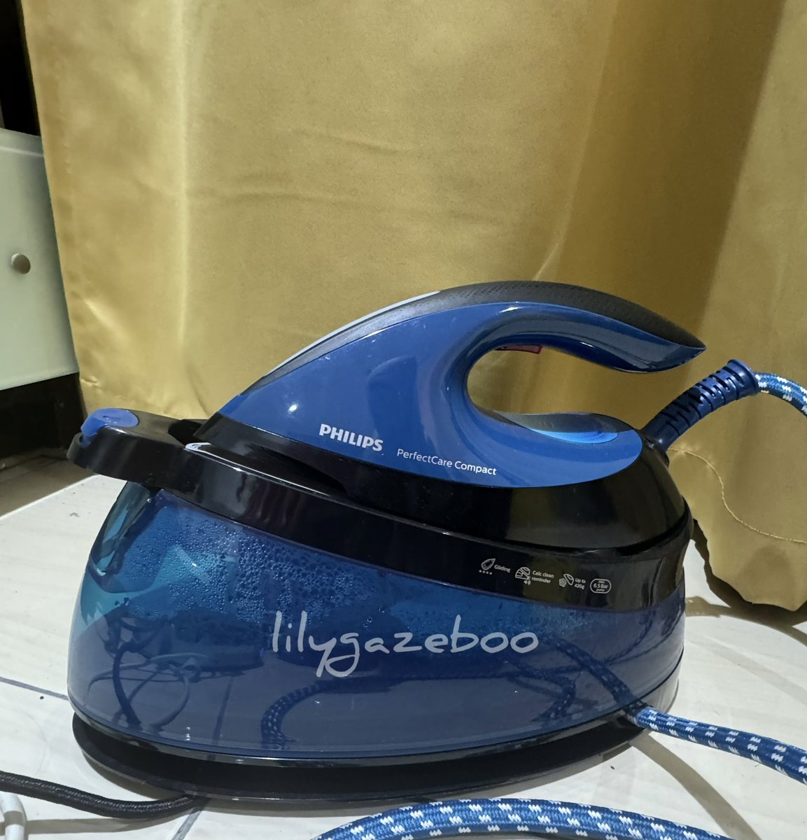 Iron purple - mine. dah 4 tahun pakai.
iron biru- my sister’s. dah setahun pakai.

Jangan risau. baju korang takkan terbakar lagi. Pakai Iron PHILIPS ni, tak payah nak laraskan suhu sebab automatik akan ikut jenis kain. Tak anxiety lagi🥰
 
Mana satu idaman kalbu?