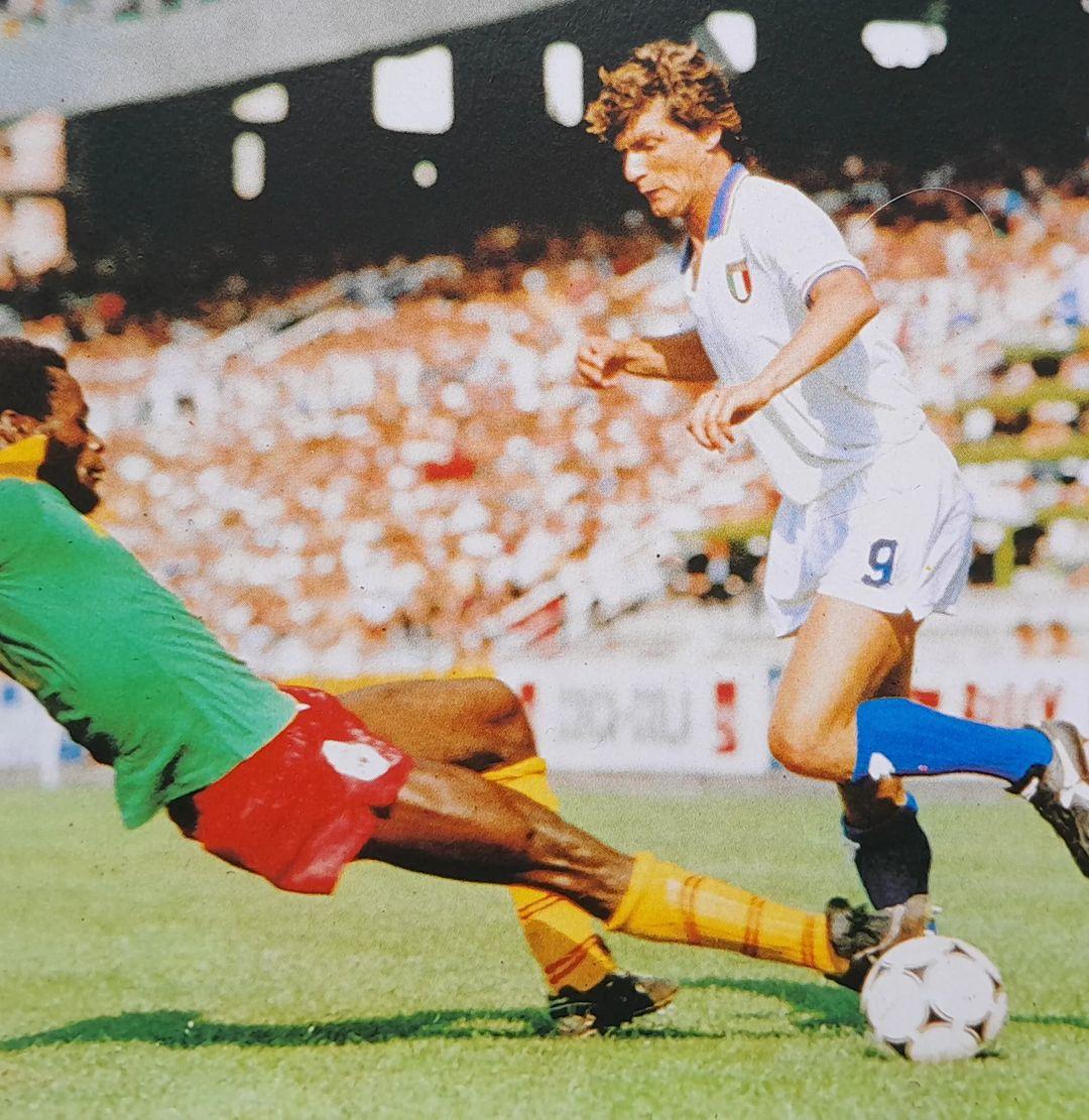 'Desde África con amor.'
 Kunde va con todo frente a Antognoni. Empate y clasificación de la 'Nazionale' por diferencia de goles. Camerún se fue invicto con tres empates 🇮🇹1-1🇨🇲 
Mundial España 1982  #WorldCup #Mundial #futbolretro