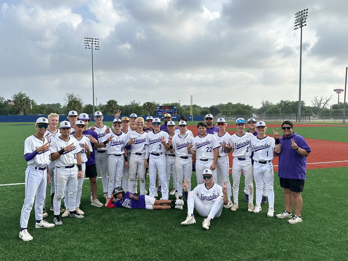 📢On to Round 2… your Greyhounds are:

🏆Bi-District Champs🏆

Run rule in 5:
J.F.K. Rockets - 0
Boerne Greyhounds - 10

@GreyhoundBSB @gohoundsgo_gabc @LeechStan @BoerneISD @RadioBoerne @RadioBoerne @Boerne_TX @sanantoniohss @SA_HCPreps @HillCountryNat1 @JRZowie_Ranch @VypeSATX