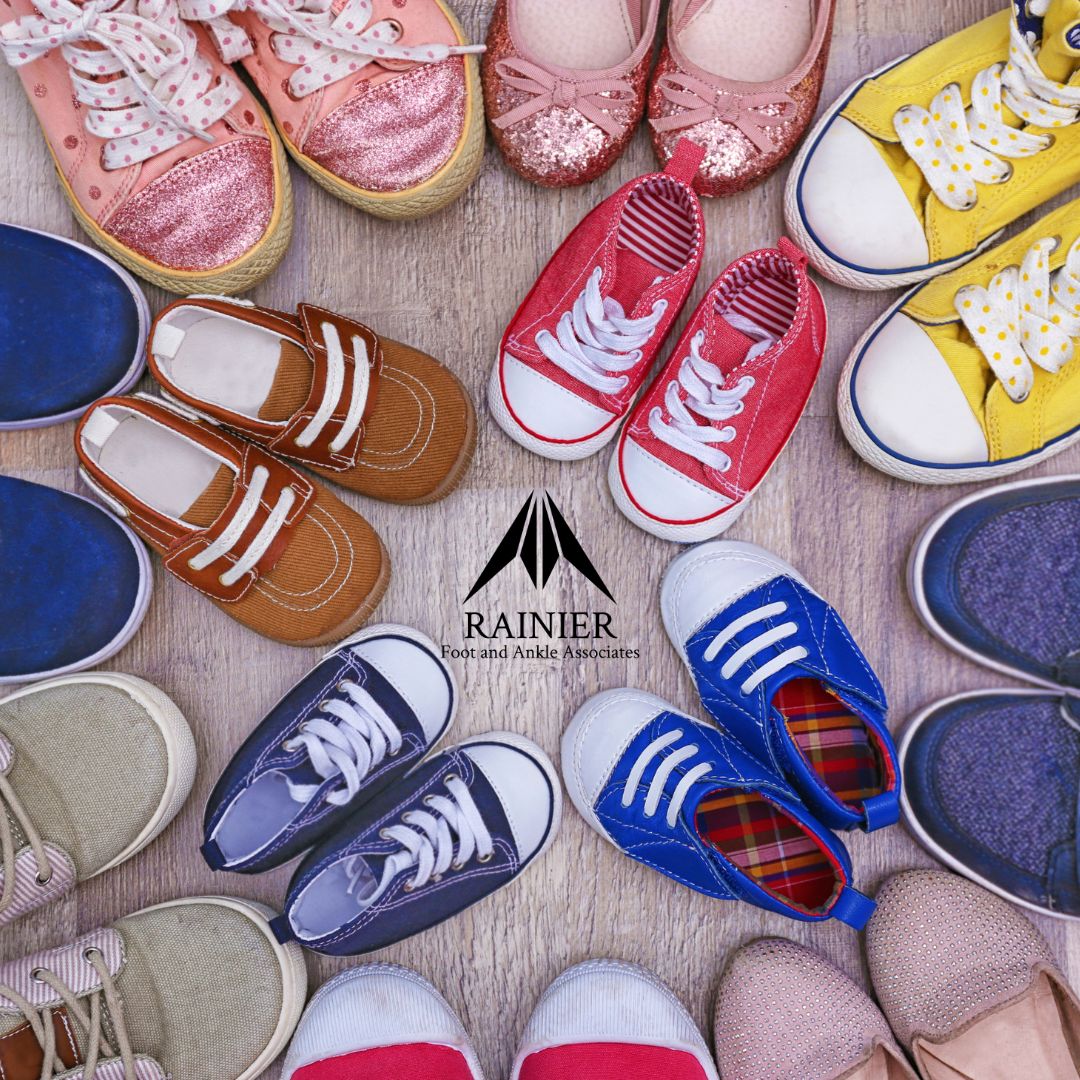 rainierfootankl's tweet image. Did you know? The right shoes can make all the difference for your child's foot health. This May, learn how to choose the best footwear to support your child's growing feet. 🥿👟 #ChildrensFootwear #FootHealth #RFAA