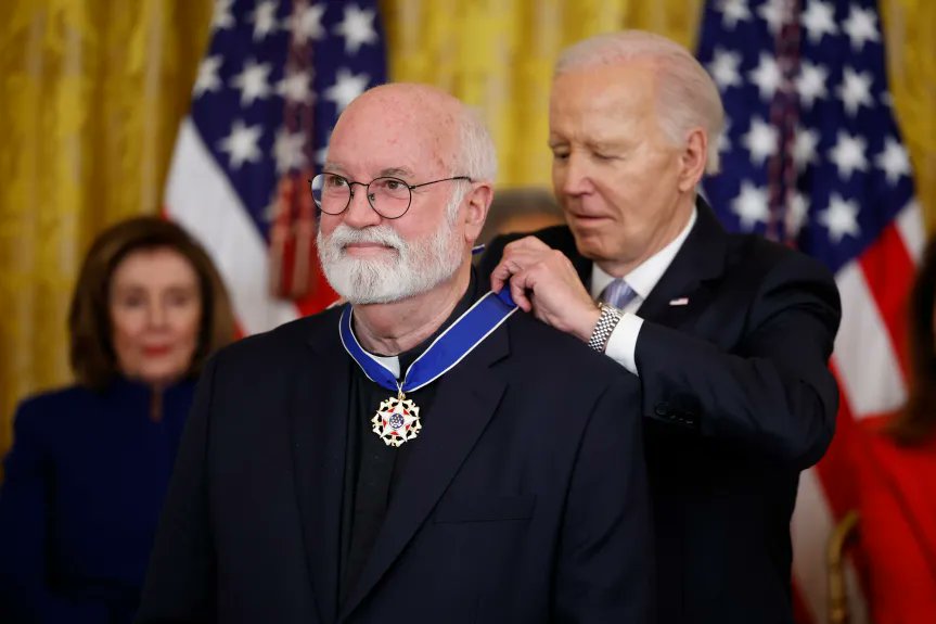 JamesMartinSJ's tweet photo. Presidential Medal of Freedom winner Fr. Greg Boyle, SJ.  

"Nothing stops a bullet like a job."  

AMDG.

Image; Kevin Dietsch/@GettyImages https://t.co/Mz5fgD5hab