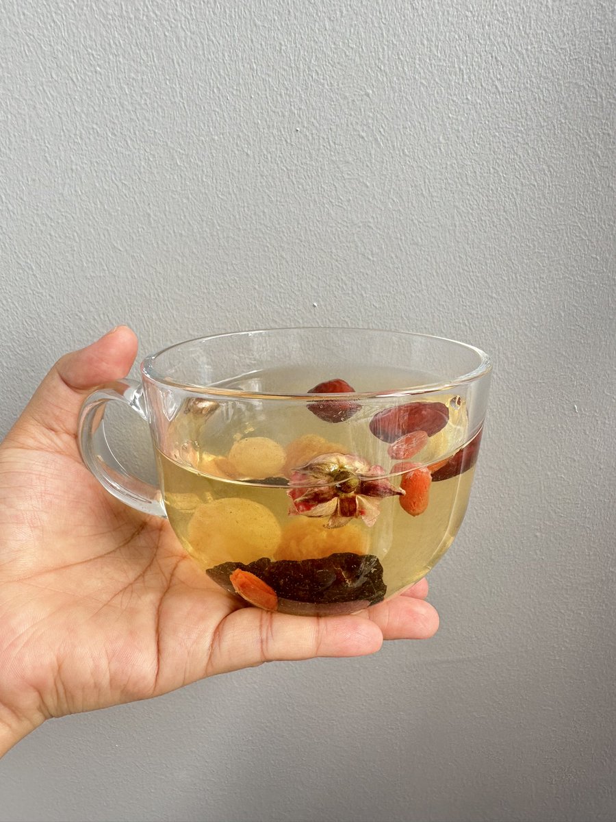 ezzahnor's tweet image. Suami please take note 🙏🏻

Tips untuk banyakkan susu ibu ialah amalkan minum rendaman kurma merah, kurma hitam, longan, goji beri &amp;amp; rose buds.

I minum ni waktu dalam pantang anak 1st &amp;amp; alhamdulillah susu meriah🤩