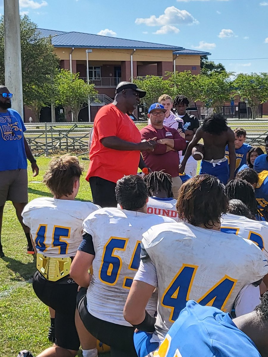 Bloodhounds_AHS's tweet photo. Thank You Coach Deondri Clark (@DeondriL ) from Mississippi Delta for stopping by the Pound to Recruit and to Pour into our young men.  Coach Clark was the Defensive Coordinator at AHS 19-20 football season. https://t.co/RJKFVwsTbY