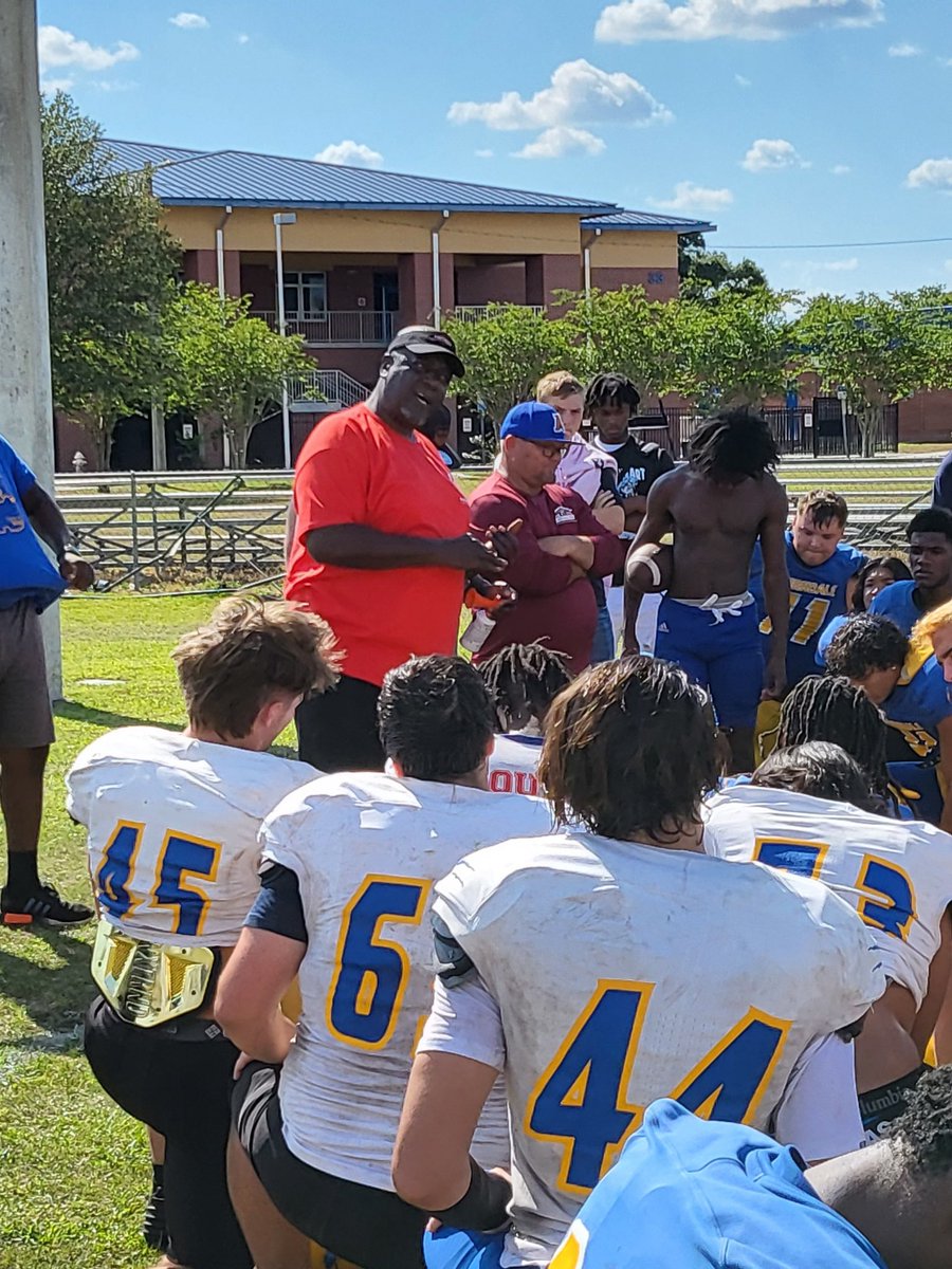 Bloodhounds_AHS's tweet photo. Thank You Coach Deondri Clark (@DeondriL ) from Mississippi Delta for stopping by the Pound to Recruit and to Pour into our young men.  Coach Clark was the Defensive Coordinator at AHS 19-20 football season. https://t.co/RJKFVwsTbY