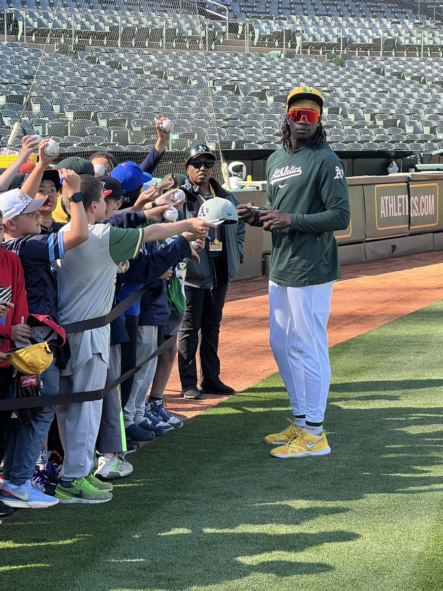 DALLASBRADEN209's tweet photo. Law love the kids 💚💛 https://t.co/zhC479t7ui