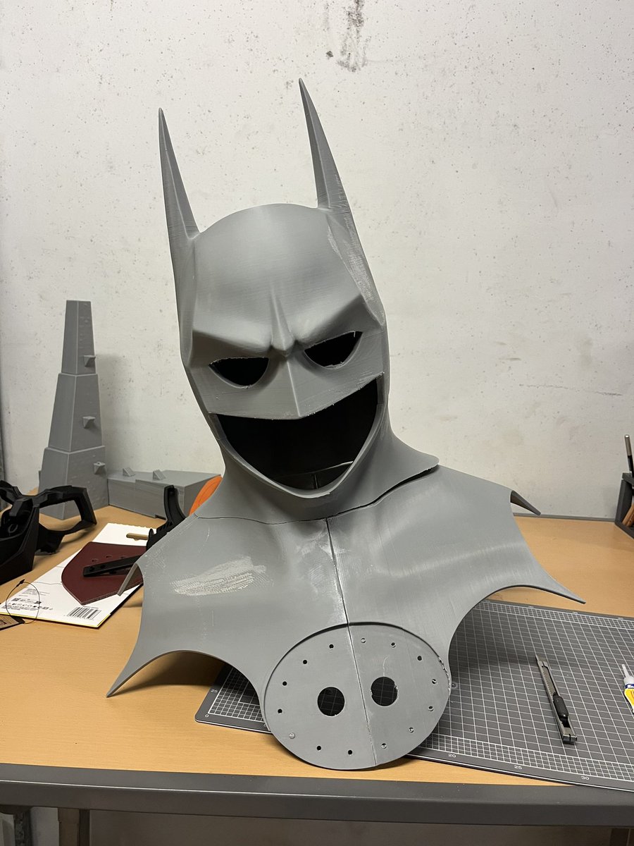 After a lengthy 4 day print on my @Elegoo_Official Neptune 4 Max, it was on to sanding down the edges of this print it is now ready to be welded together, then it’s on to filling the lines and ALOT of sanding.

#3Dprinting #Batman #Cosplay #SpiderMan #SDCC #elegoo