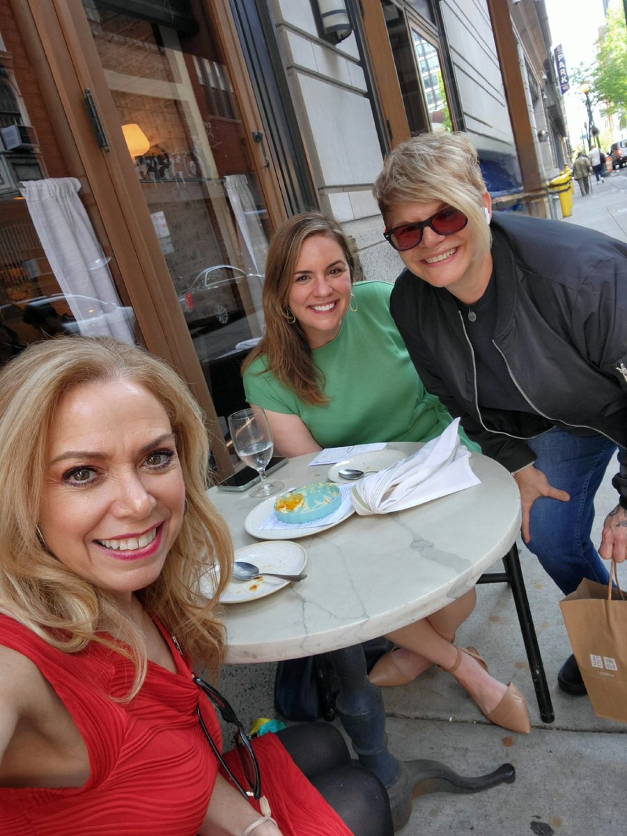 SheilaShowPHL's tweet photo. It was so great to connect & catch-up for lunch with friends at The Love, reflect & look forward to what is to come in 2026 & beyond for Philly.β©οΈ
#outandabout
Repping #GraysFerry #3T0
#SouthPhilly https://t.co/gk5BvDCqIq
