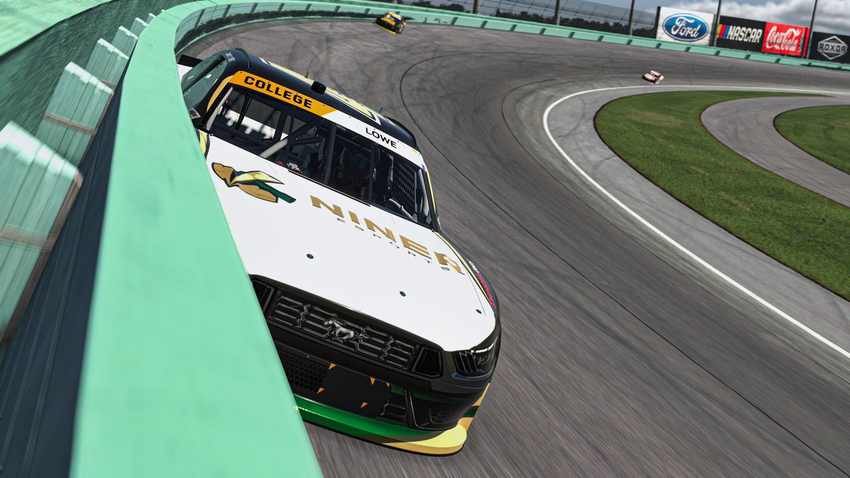 TONIGHT! 25 DRIVERS ENTER. ONLY ONE WILL EMERGE WITH A $10,000 SCHOLARSHIP. The 2023-24 eNASCAR College iRacing Series powered by NACE Starleague CONCLUDES at Homestead-Miami Speedway. Race Preview: iracing.com/enascar-colleg… Race 🧵 eNASCAR.com/live @ENASCARGG | #eCiS