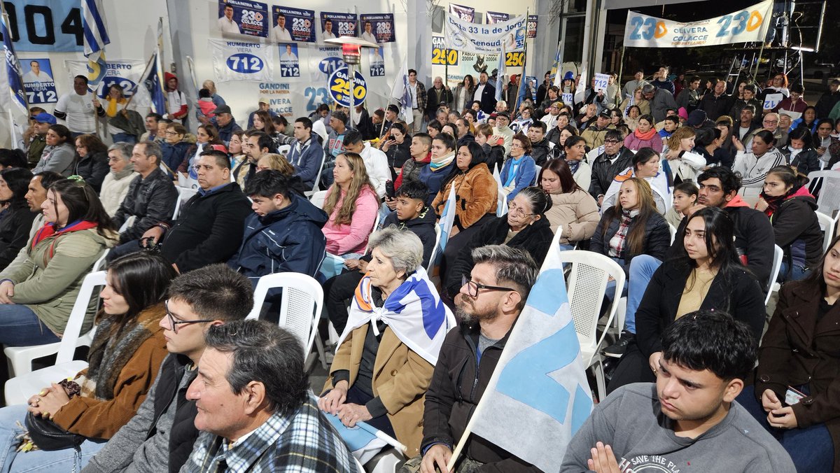 Un gran acto en Paysandú con el precandidato a la Presidencia de la República, @jorgegandini, con todas las agrupaciones de Por La Patria; compañeros de siempre y otros que se unen a esta ala wilsonista, para hacer más grande al @PNACIONAL. #GandiniPresidente #UruguayPuede