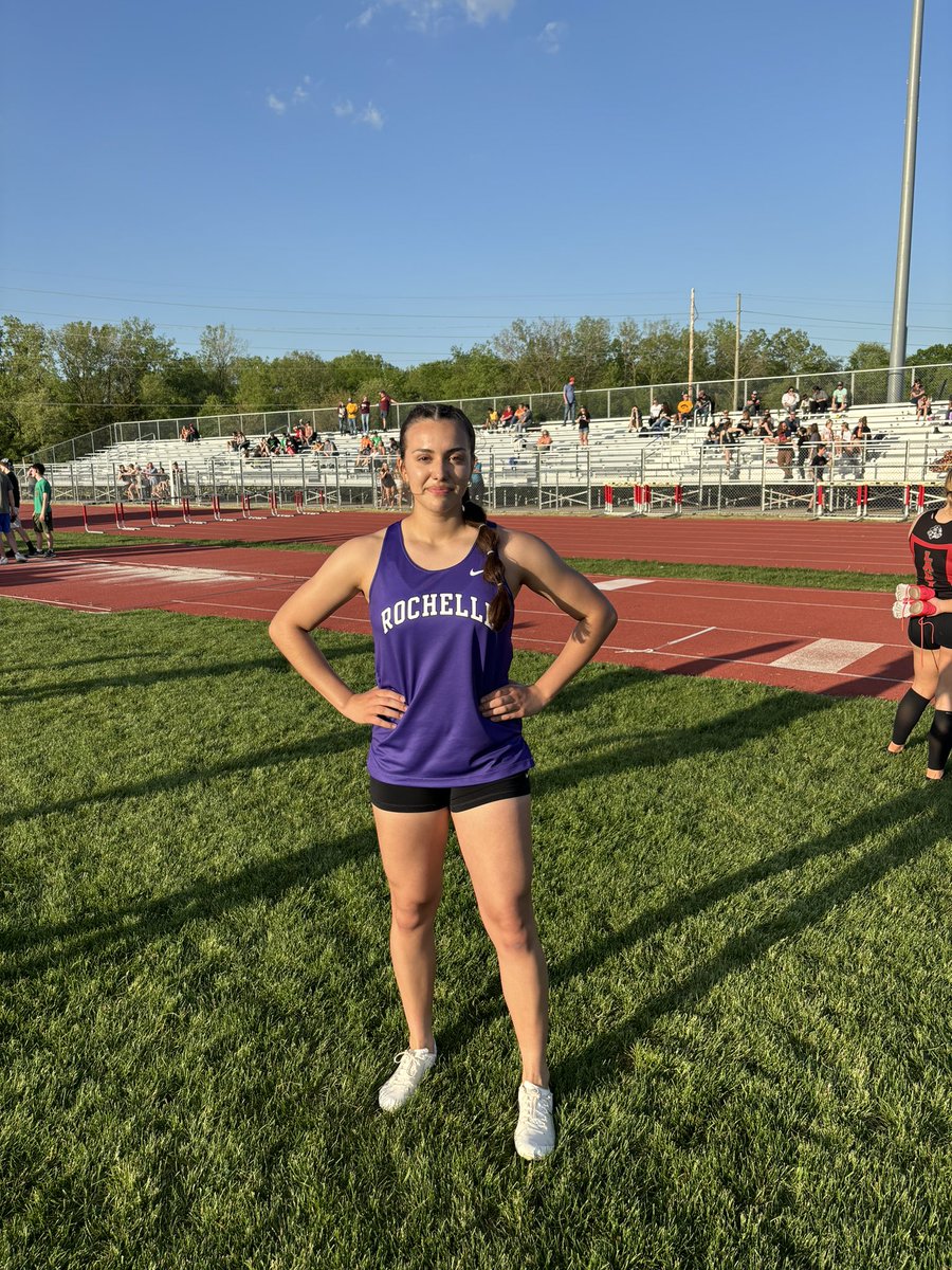 LadyHubs_Track's tweet photo. Jasmine wins conference in the JV 300 hurdles 🥇 https://t.co/zUznNtHy8R