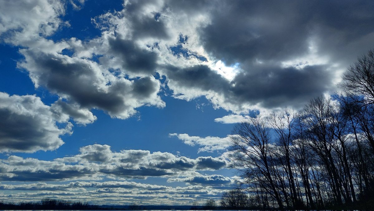QP some #clouds or #sky ☁️💙📸

Mine.. 👇🏼

#NilaPix #Sky #BlueSky #Clouds #Blue #Gray #White #Spring #Photography #NaturePhotography #Nature #Scenic #RoadTrip #Ohio #NoFilter #NoEdit #Mobilephotography
