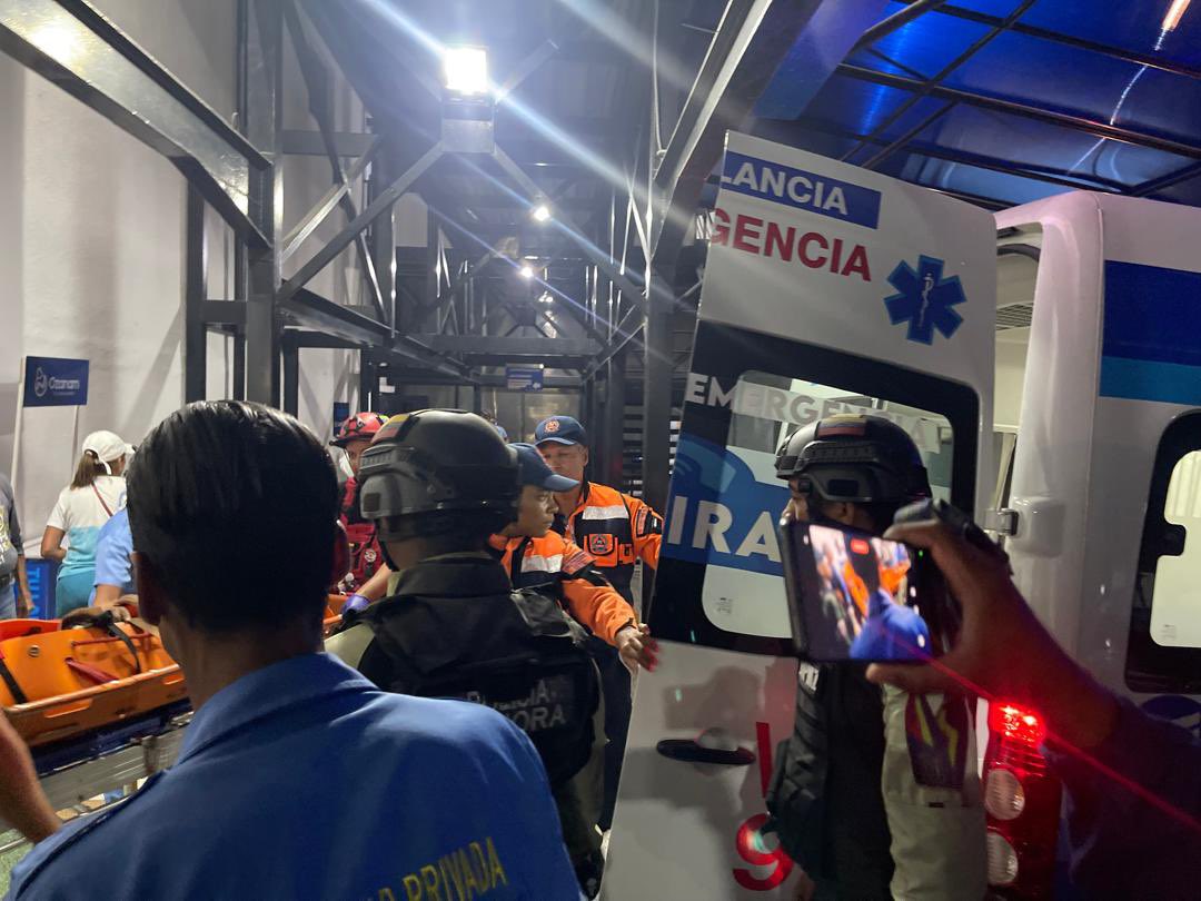 CeballosIchaso1's tweet photo. Las acciones coordinadas de Bomberos PC GNB y PoliMiranda permitieron rescate de la Parapentista Minerva Morales,  en helicóptero policial, desde el Sector Zamurito y se encuentra sana y salva en  la Clínica Federico Ozanam, en la Parroquia Guatire, Juntos por la Vida y La Paz. https://t.co/BLG0p5VNQg
