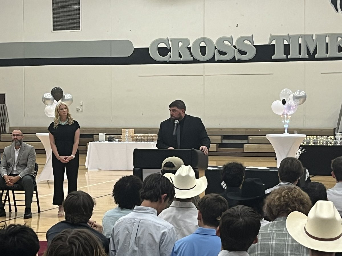 PaulM_Cook's tweet image. “We love our kids, we love our community. That’s why we do what we do.” That’s the Wolf Way. #wearegcisd @GCISD @CTMSWolfWay @CTMSHalliburton  CTMS Athletics banquet 23/24