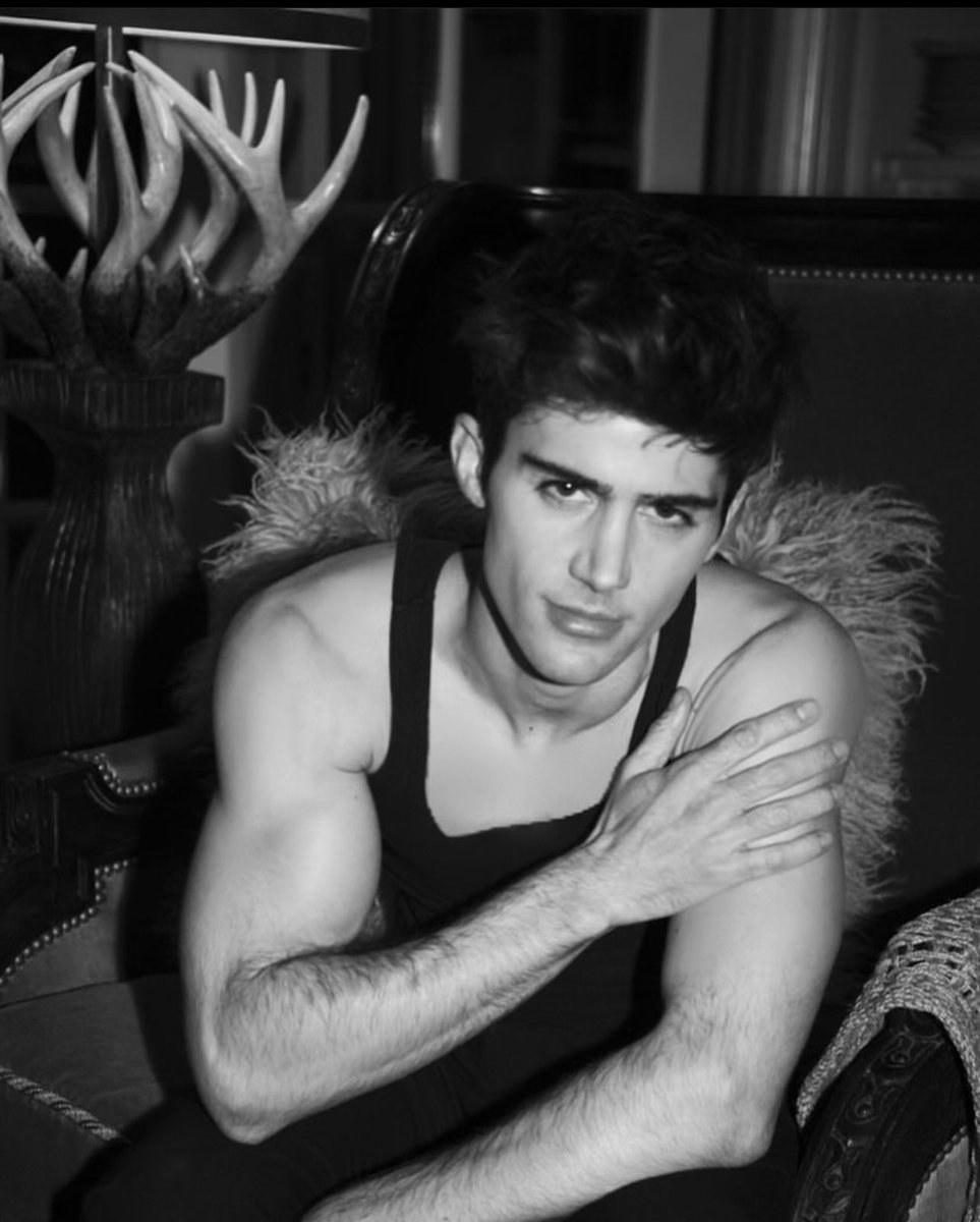 𝘾𝙝𝙖𝙙 𝙃𝙖𝙡𝙚-𝘾𝙖𝙫𝙚𝙣𝙙𝙞𝙨𝙝 (@goldenprettyboy) on Twitter photo 