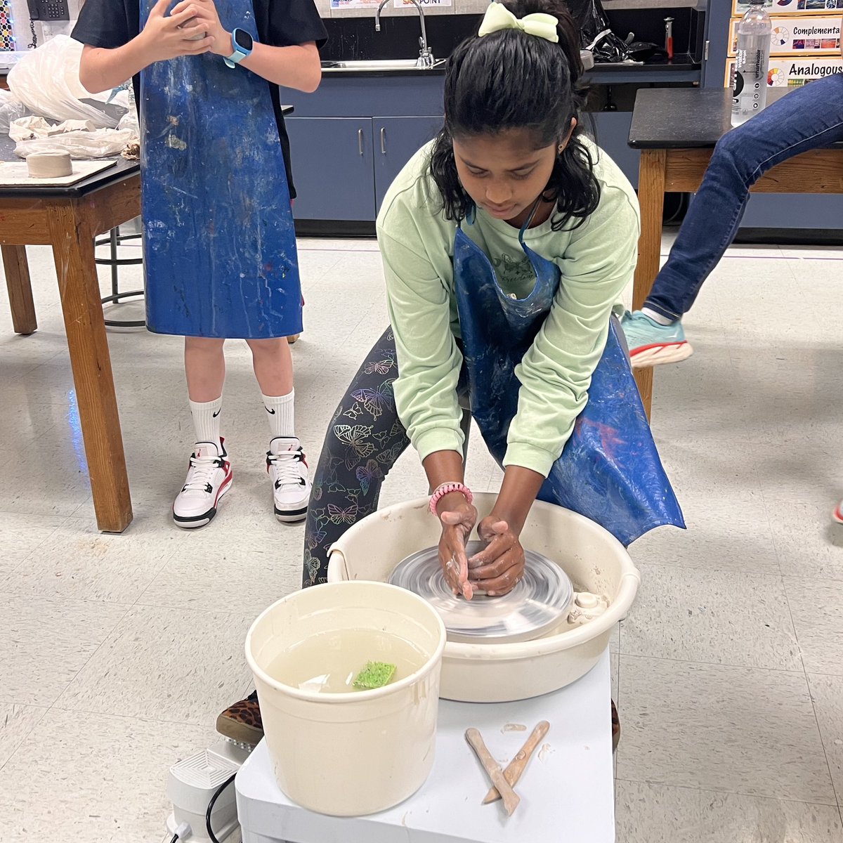 FPEBlock's tweet photo. Throwing a pot is such a super fun way to start the day in Art Club! @FalconPassElem @CCISD_VPA https://t.co/FnPfjuJVmF