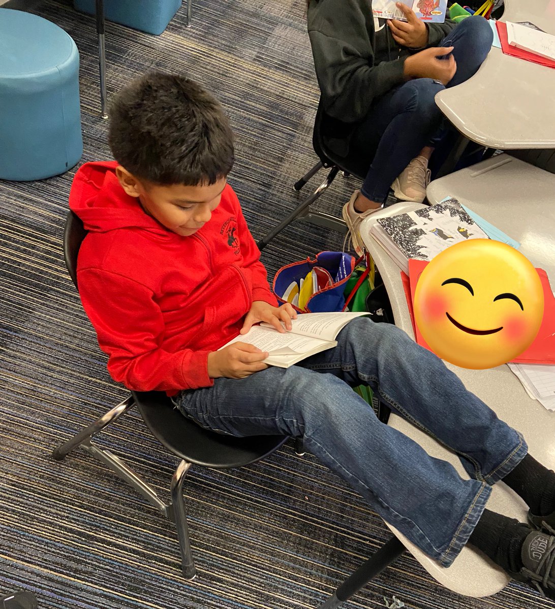 MsMuraira5's tweet image. FEET UP FRIDAY! 🤓📚 #MurairasMustangs are eager to read their books for Book Club! On our way to ONE MILLION words 💙 @BaneElementary @VirginiaREADs #READ180 @MsValentin_