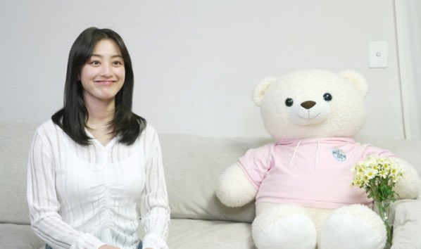 “I LIVE ALONE” where JIHYO appears, achieved a 8.1% rating in Metropolitan Area. The 2049 viewership rating, a key indicator for advertising officials and a key measure of channel competitiveness, recorded 4.2%. Ranked FIRST among Friday Entertainment shows.