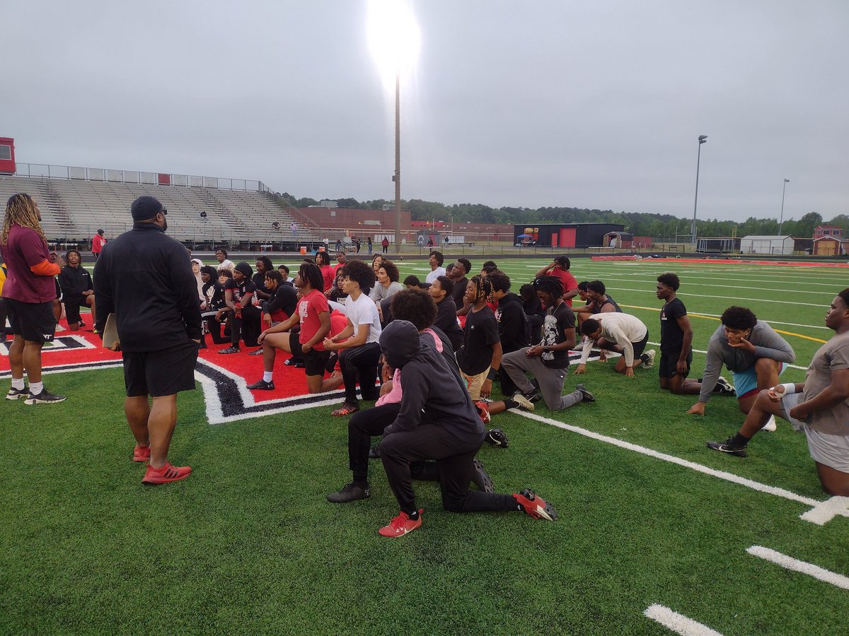 Thanks to @Pheldarius for coming over again today to work some of our young men out. We definitely appreciate you and your efforts today. Good luck in training camp!!!