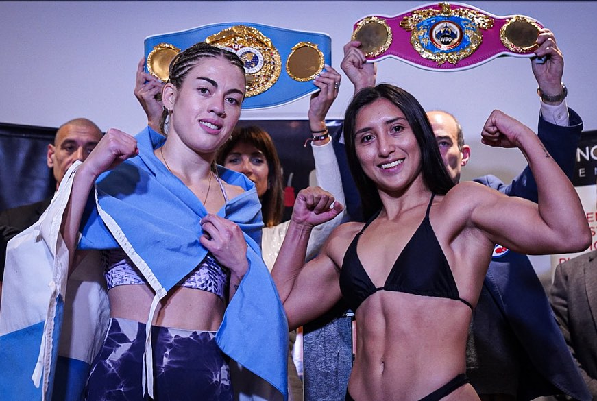 #Boxing 🥊Este sábado HAY MUNDIAL en el LUNA PARK Pesaje superado. Evelin Bermúdez 🇦🇷 (19-1-1) hará defensa de sus títulos mundiales mini mosca IBF y WBO. Su rival será Jessica Basulto 🇲🇽 (12-1), quien en 2023 fue retadora mundialista en la división mínimo. 📷: OR Promotions