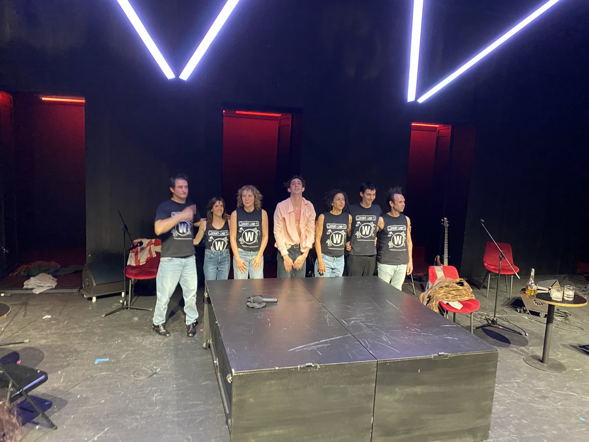 AltresLimits's tweet photo. Quina puta barbaritat #ElDiadelWatusi d'en @prisamata al @teatrelliure! Què bèstia el que fan #EnricAuquer @ferri_raquel #GuillemBalart @bruna_cusi #XaviSáez #VicentaNDongo i #DavidCliment! #W Impressionant!!! #LLiuredeGràcia https://t.co/Ba21mjdmuQ