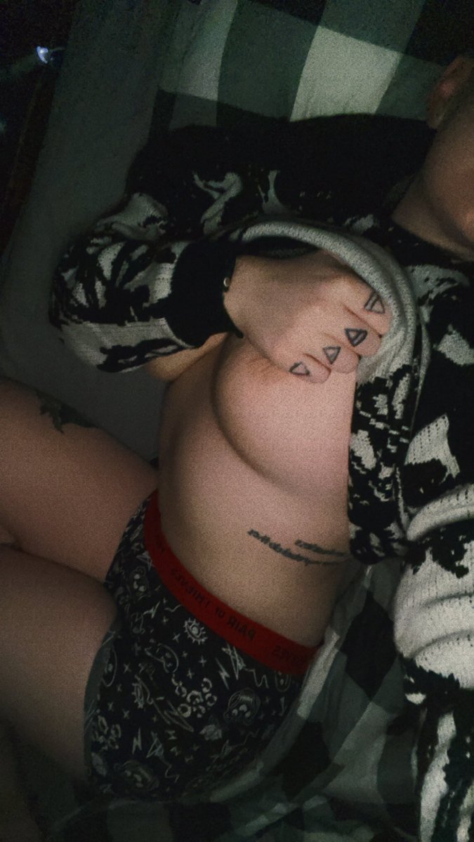 rxbidmutt's tweet photo. ⛤ intro // pinned ⛤

   𐕣 call me mercy <33
   𐕣 queer &amp; enby [they/it]
   𐕣 poly - not partnered
   𐕣 mostly new to nsfwtwt 
   𐕣 selling // dm for menu
   𐕣 fansly coming soon ᰔᩚ

ᰔ and ⟲ for moots  ૮˶- ﻌ -˶ა⌒) https://t.co/UZeOKveS9v