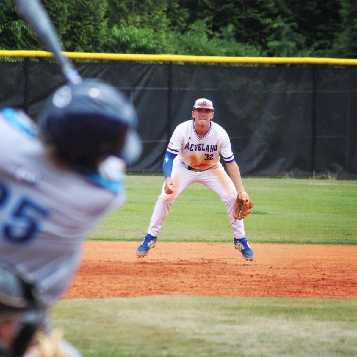 CGGunner09's tweet photo. Mason White of @CCCYeti_BSBL playing some quality 3rd base today vs Wake Tech CC. Yetis get the 4-0 win in a rain shorten game.

@themasonwhite33 was 1 for 3 at the plate with a double! 💪⚾️💪

@BBUniversityWNC https://t.co/ejoVUH1ELP