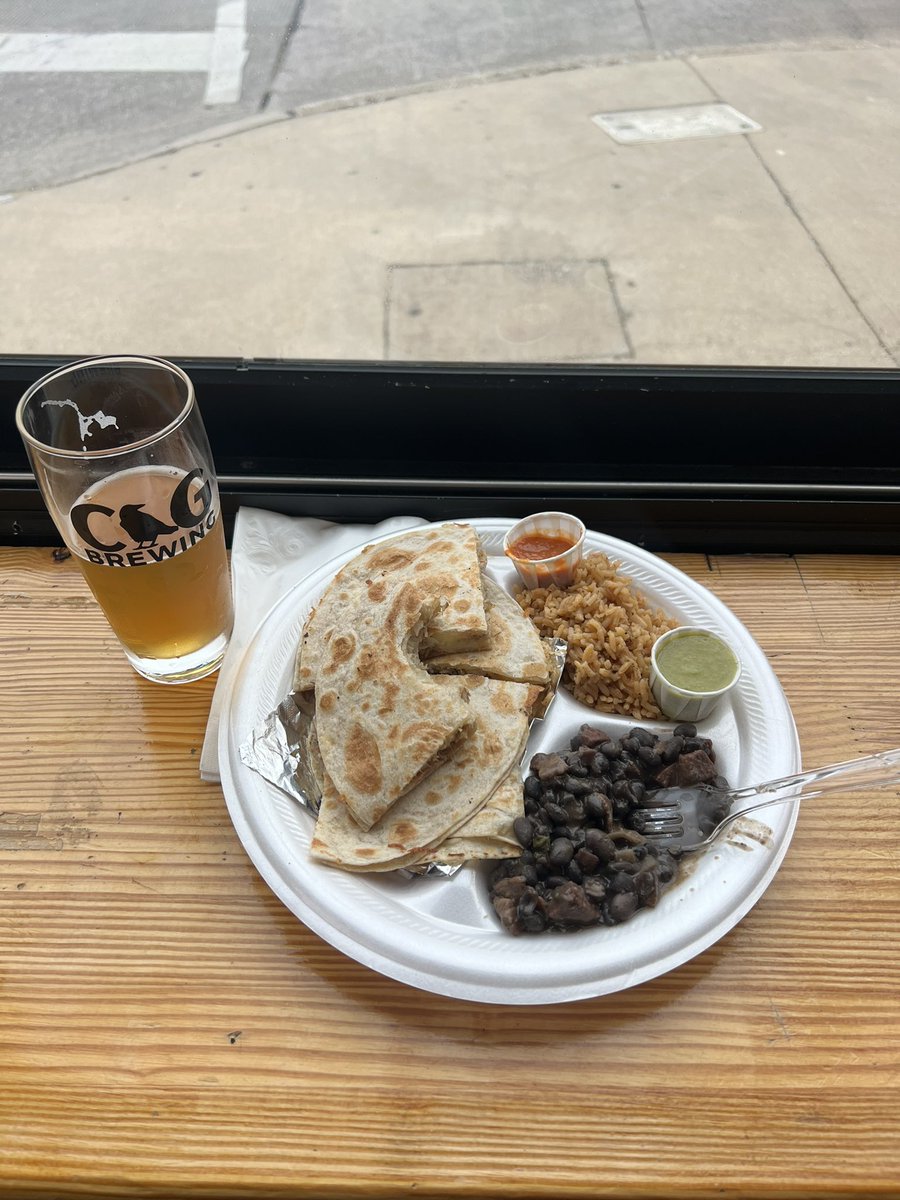 venue in dallas knows how to take care of bands 👌<a href="/CraftandGrowler/">Craft and Growler</a>