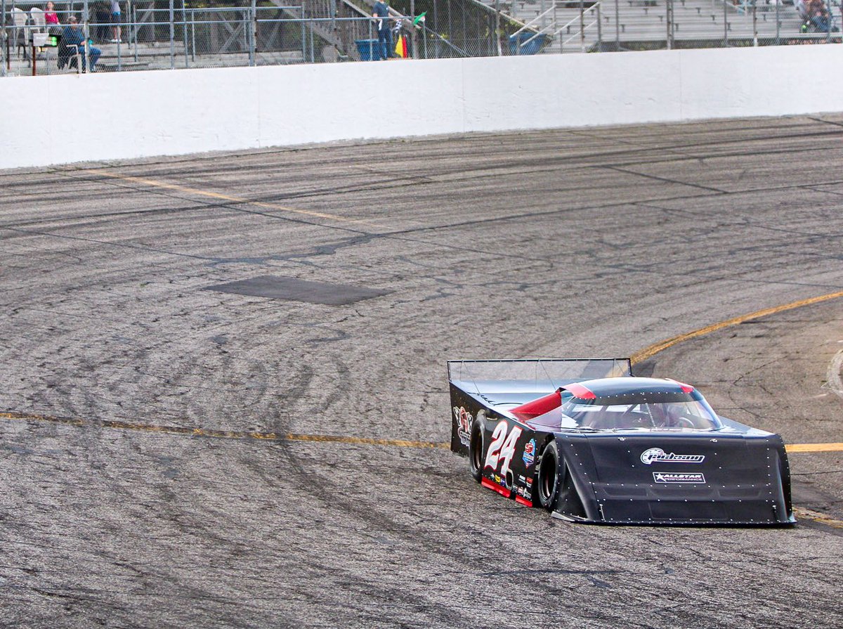 .@TylerRoahrig’s return to Outlaw Super Late Model racing starts off on the right foot after setting fast time in Intimidator 100 qualifying.

2. Mark Shook
3. Steve Needles
4. Brian Bergakker
5. TK Whitman

#HPHPodcast