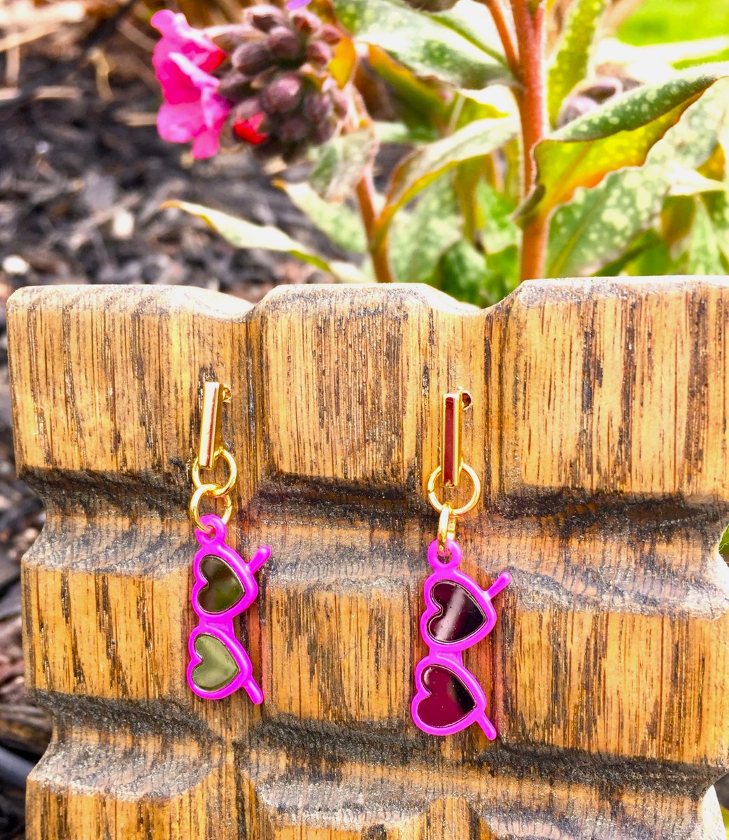 Click the link!🌷
scatteredpair.ca 

#handmadejewelry #uniquejewelry #nltraffic #supportsmallbusiness #Mondayvibes #earrings #shoplocal #nlwx #yyt #heartshaped #anniversary #birthday #treatyoself #giftideas #Sunglasses  #mothersdaygiftideas #funinthesun #Barbie #NL  #love