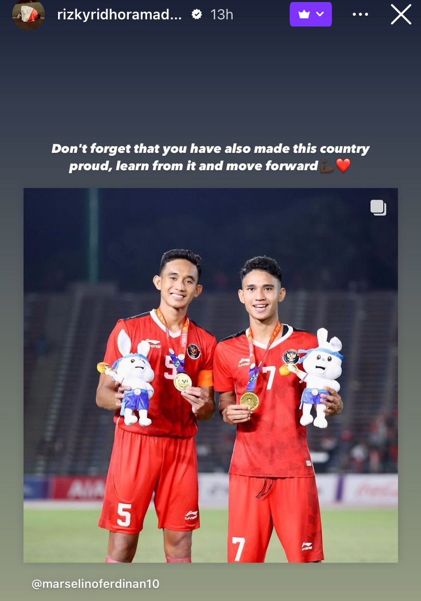 🇮🇩✨Dukungan Rizky Ridho untuk Marselino Ferdinan via Instagram Story Exclusive-nya: 'Jangan lupa bahwa kamu juga telah membuat negara ini bangga, belajarlah dari itu dan maju ke depan.💪🏿❤️' Tumbuh bersama, Susah & Senang bersama! Respect Rizky Ridho, Kapten sejati!🇮🇩🥹