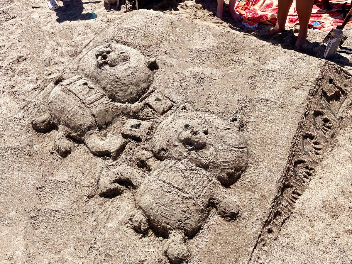 We created the purr-fect judges at our sand sculpture festival today! #Splatoon