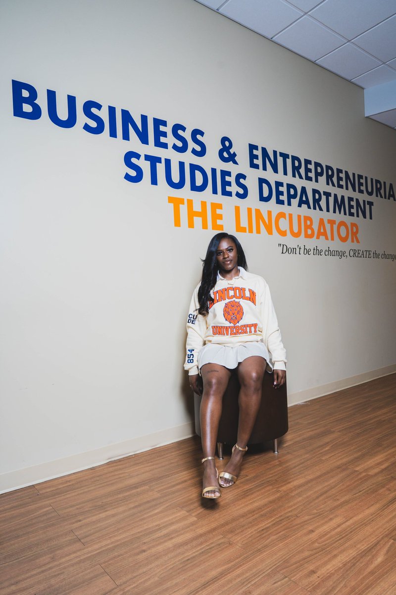 JLanier22's tweet photo. 2 days until graduation! Blessed to have studied at Lincoln University for the past 4 years! Your Summa Cum Laude graduate! 🧡💙👩🏾‍🎓 https://t.co/FgSRJLZN4T